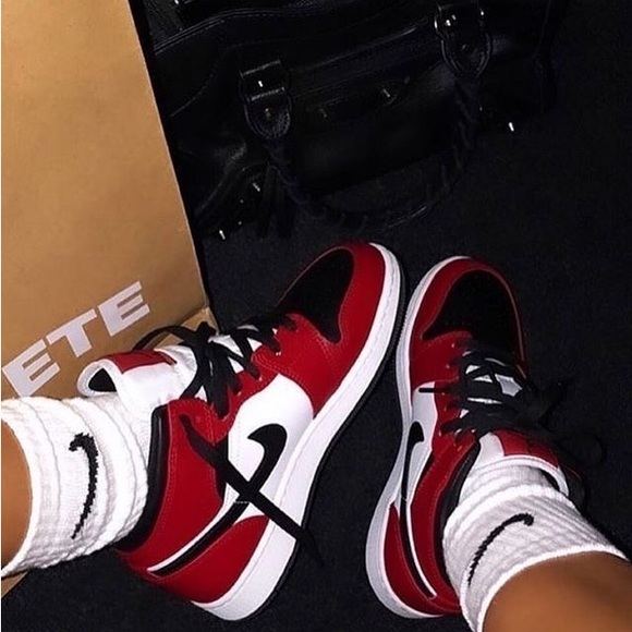 Jordan Shoes - 💫Jordan 1 Mid💫 Chicago Black Toe